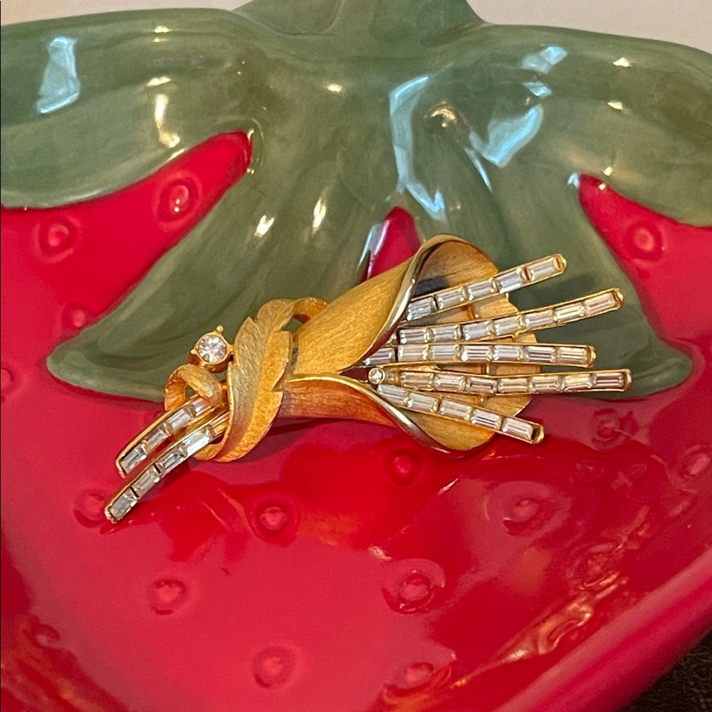 *RARE* 1950’s Alfred Phillipe Trifari Rhinestone Meteor Brooch